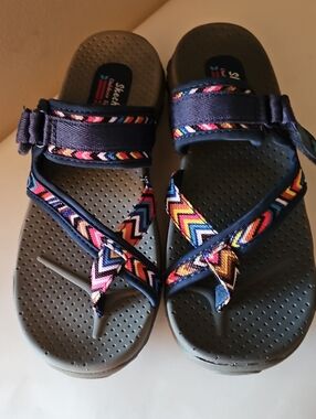 SKECHERS REGGAE ZIG ZAG  SANDALS SZ 8